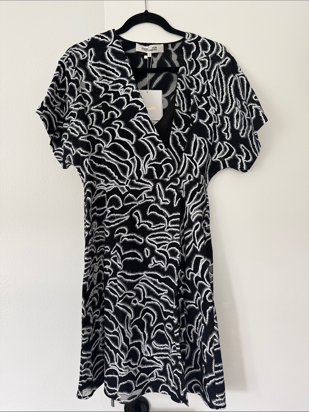 Diane Von Furstenberg Black & White V-Neck Mini Dress